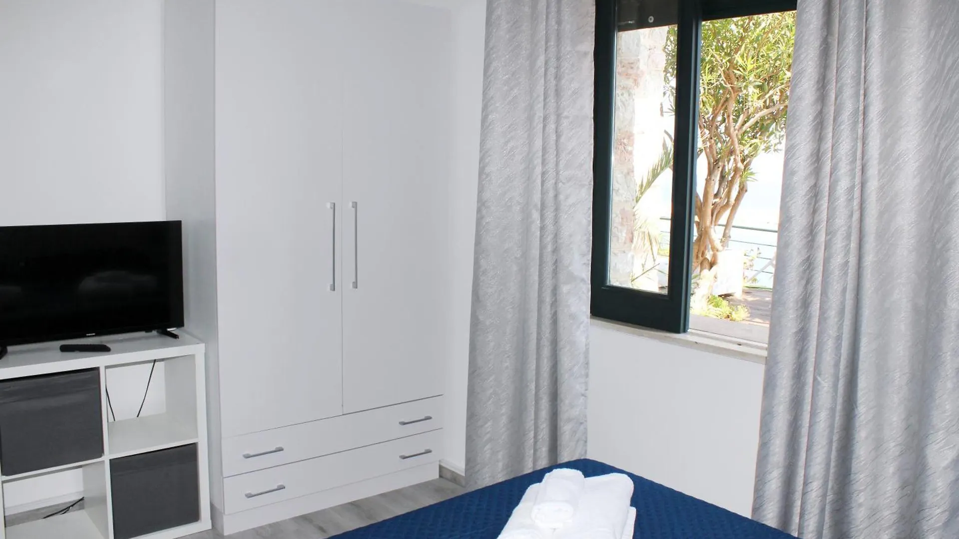 Villa Anita Apartments Capo dʼOrlando 4*,