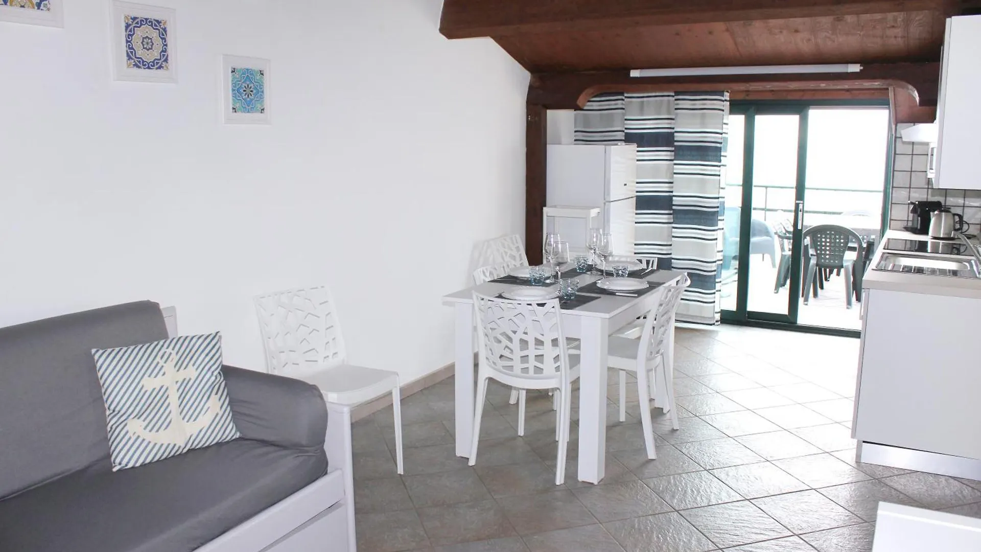 Villa Anita Apartments Capo dʼOrlando 4*,
